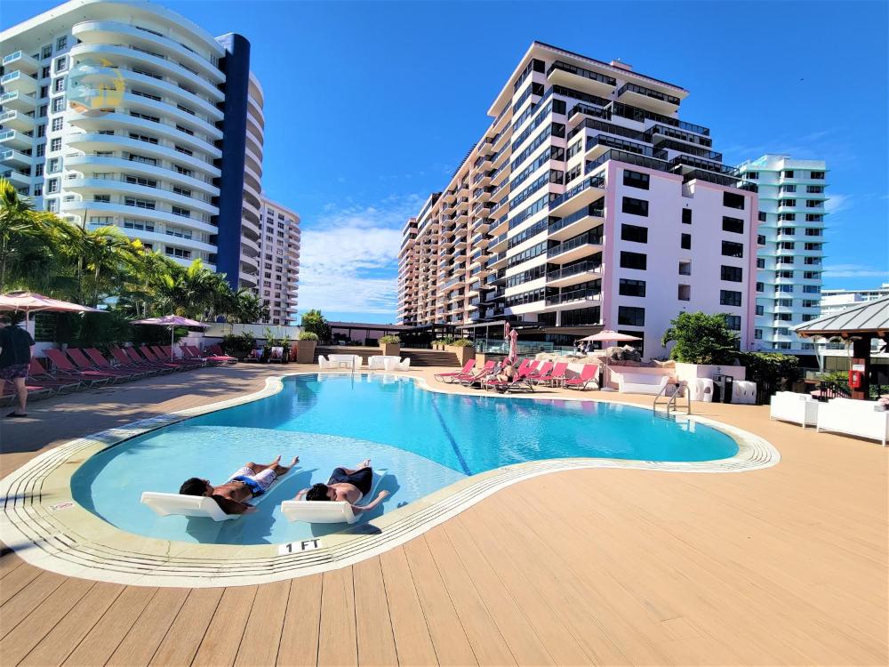 Luxury Beach Resort - HORA RENTALS
